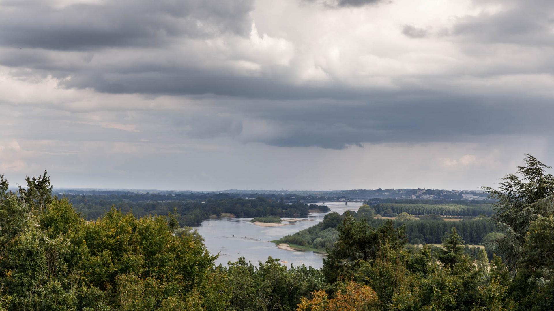 Vue sur la Loire et le château de Saumur