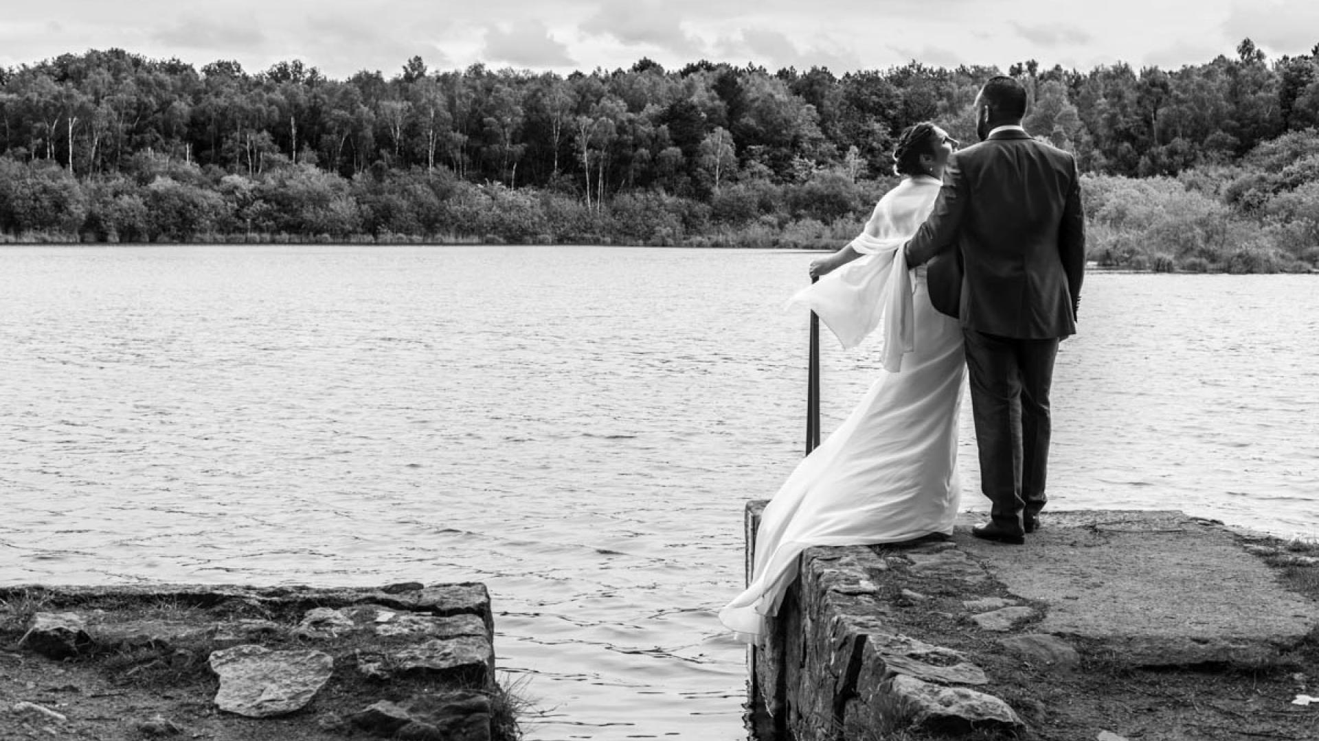 photo de couple à l'étang de Joreau - Gennes