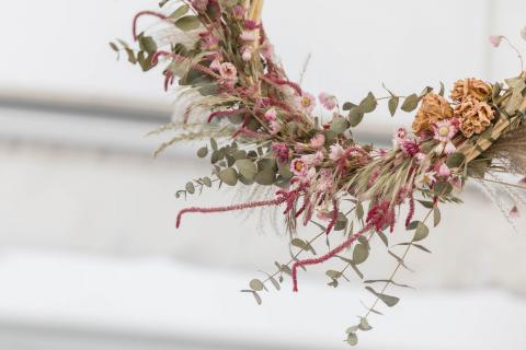 Couronnes de fleurs séchées