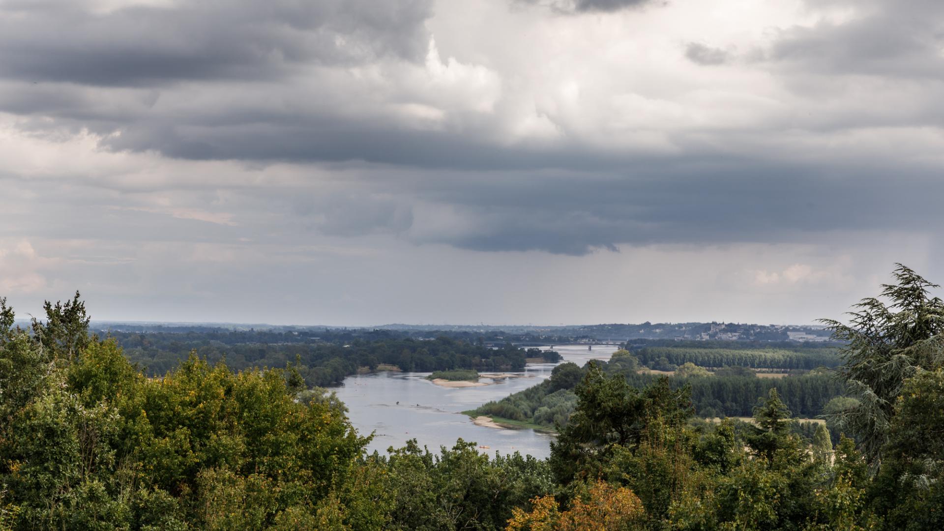 Vue sur Saumur et la Loire depuis Chênehutte